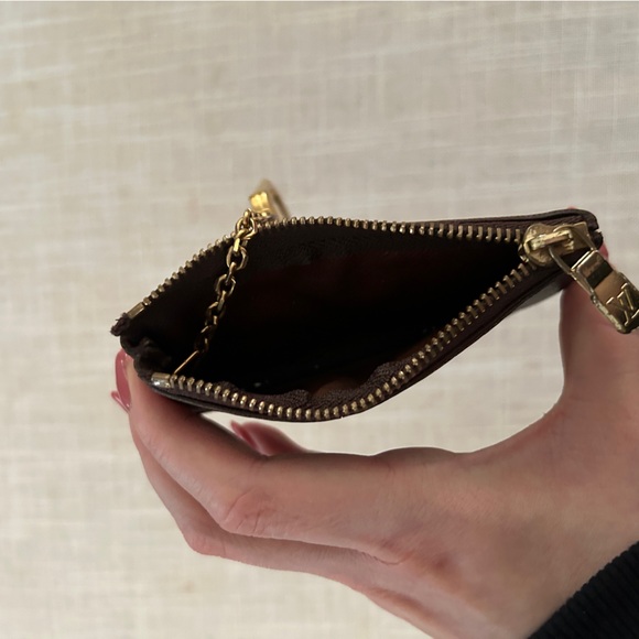 Louis Vuitton Key Pouch - Picture 5 of 6
